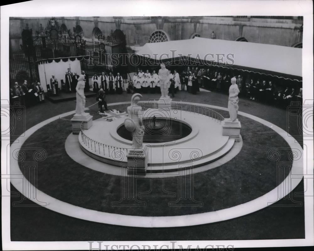 1954 Press Photo Sir John McNee unveils British Medical Association Memorial - Historic Images