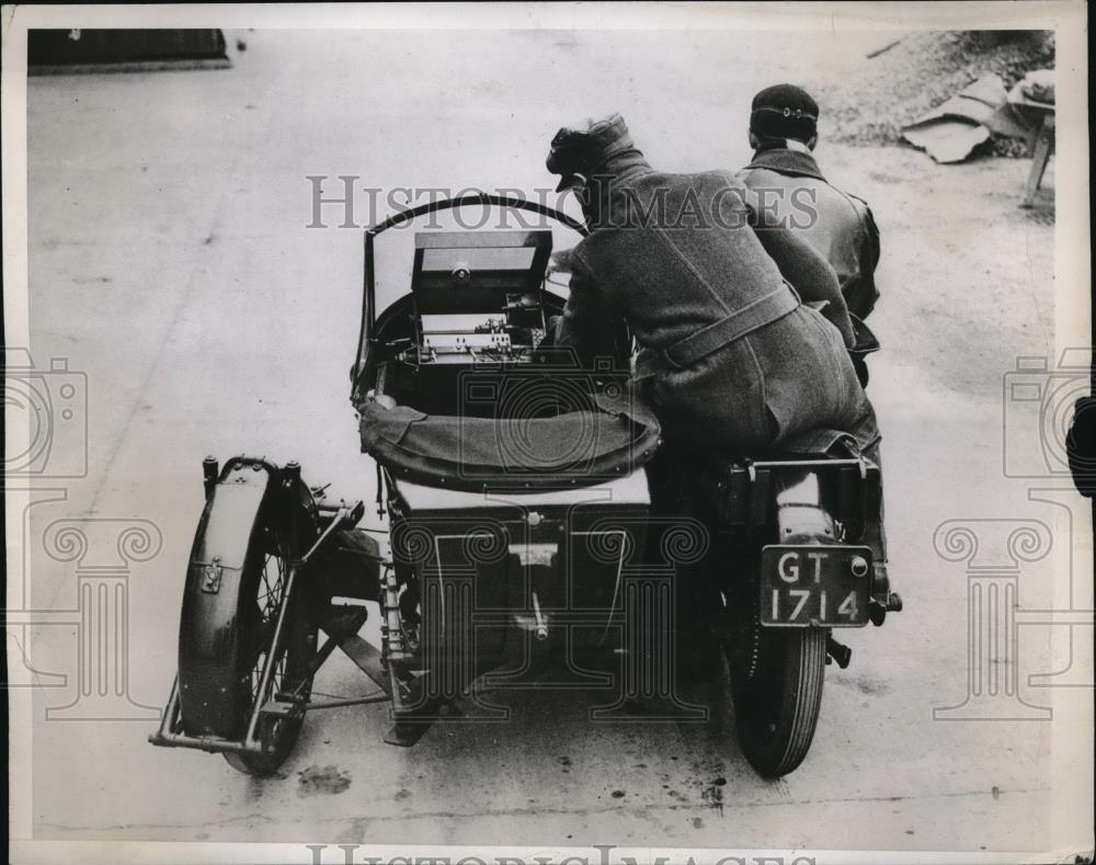 1933 Press Photo Englands Ministry of Transport, motorcycle in tests - Historic Images