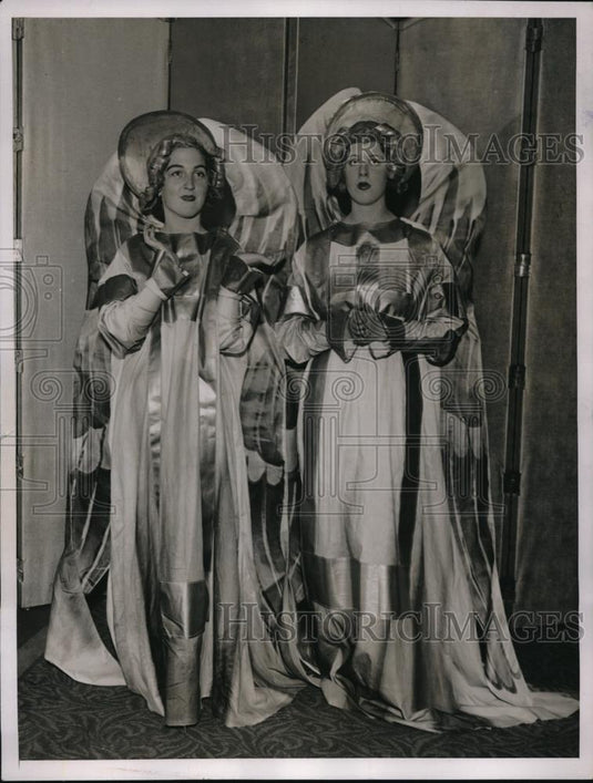 1935 Press Photo janet Ilcott & Felice Rosen at Poetry Ball rehearsal in NYC - Historic Images