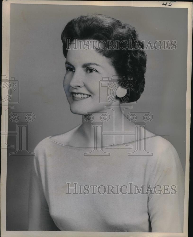 1961 Press Photo Mrs Lila Masson recently crowned Mrs Michigan, set to represent - Historic Images