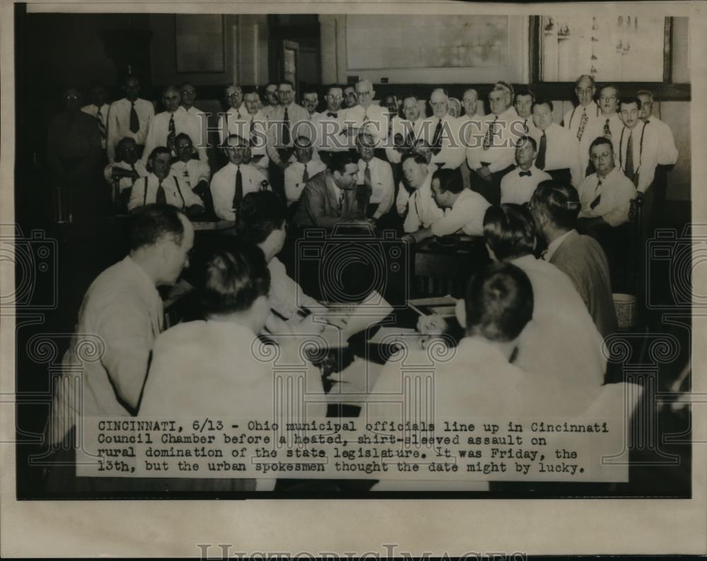 1947 Press Photo Ohio municipal officials line up in Cincinnati Council Chamber - Historic Images