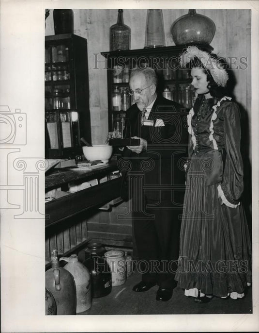 1948 Press Photo antique drug store exhibit - Historic Images