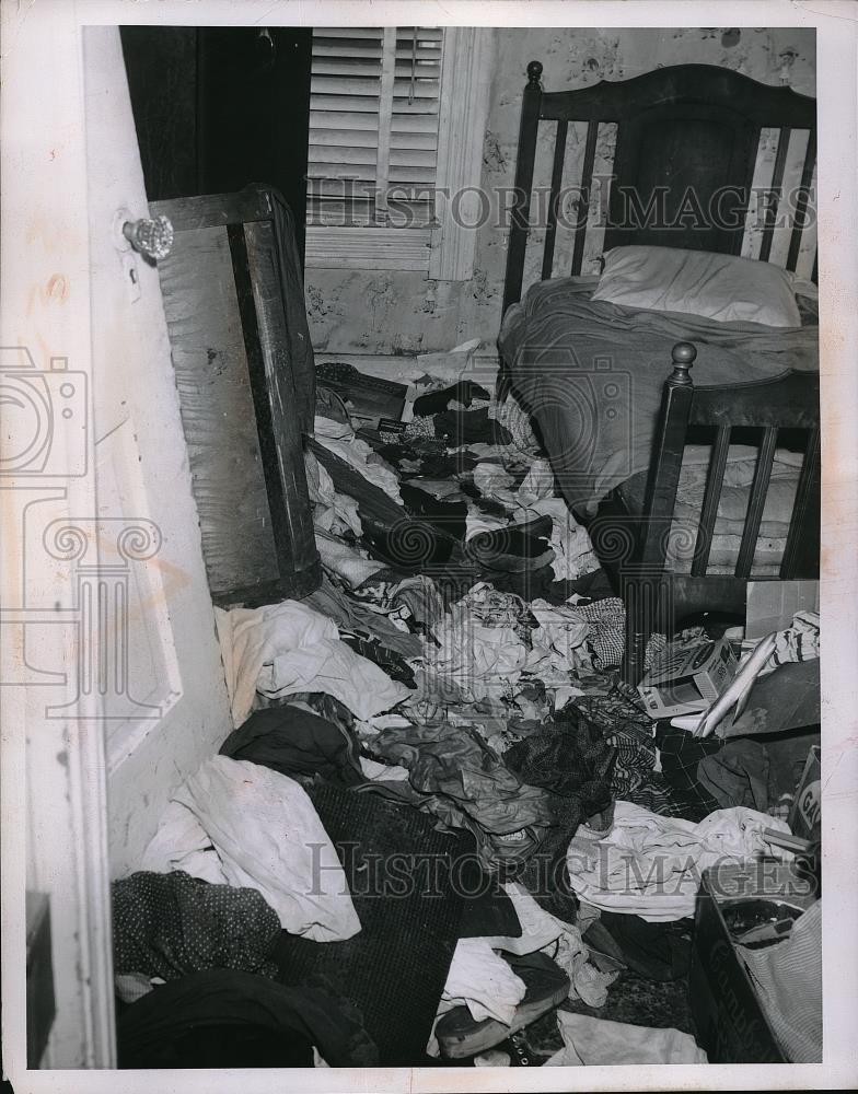 1955 Press Photo Messy Bedroom - Historic Images