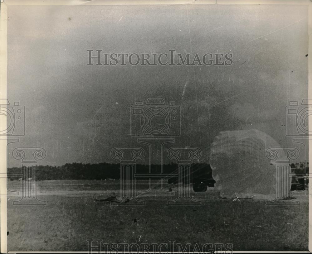 1947 Press Photo Scene from a parachute landing where death ends Ashton - Historic Images