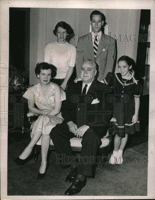 1951 Press Photo Mr. & Mrs. William J. McDermott and Family, Molly, Nan, William - Historic Images