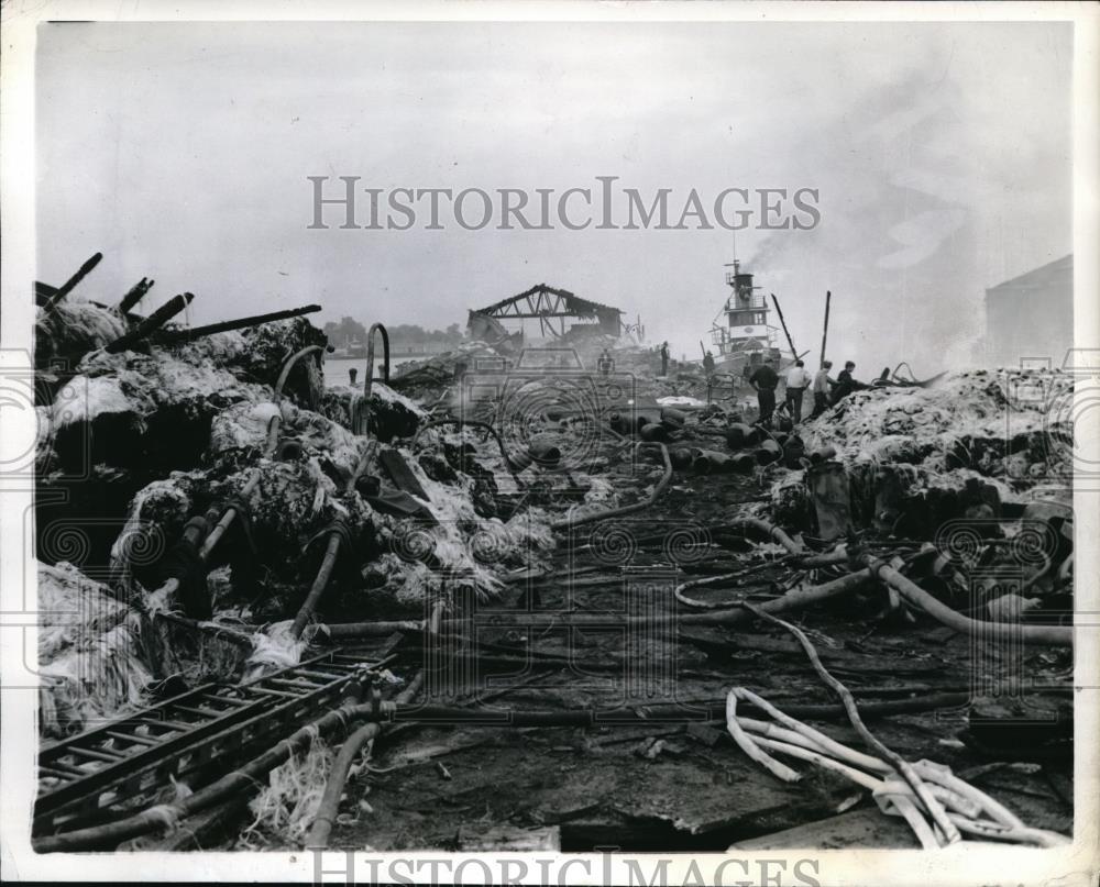 1941 Press Photo Brooklyn pier fire destroyed tools, machinery, cotton hemp - Historic Images