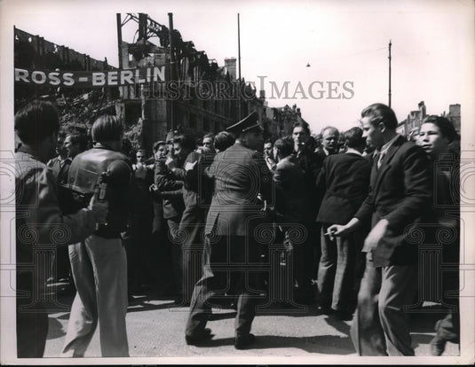 1950 Press Photo East Berlin Communist Rally a marched of Police and Communist. - Historic Images