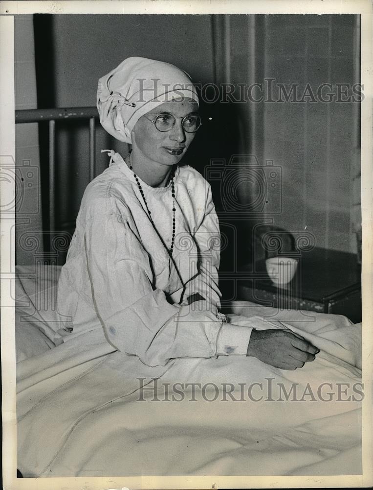 1936 Press Photo Mrs. Bertha Dismore at Kings Co. Hospital Hitch Hike Florida-NY - Historic Images
