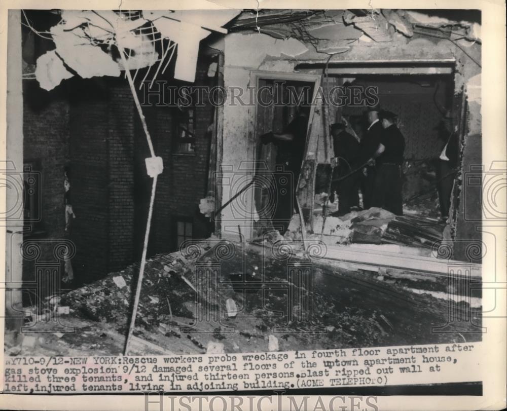 1948 Press Photo Rescue workers at NYC apartments that exploded &amp; burned - Historic Images