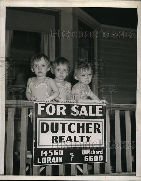 1943 Press Photo Mr & Mrs James O'Connor, triplets in Cleveland, Ohio - Historic Images