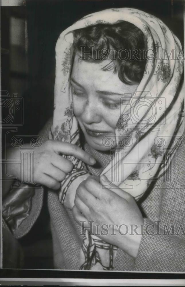 1958 Press Photo Mrs. Robert Todd, 31, after stabbing her husband to death - Historic Images