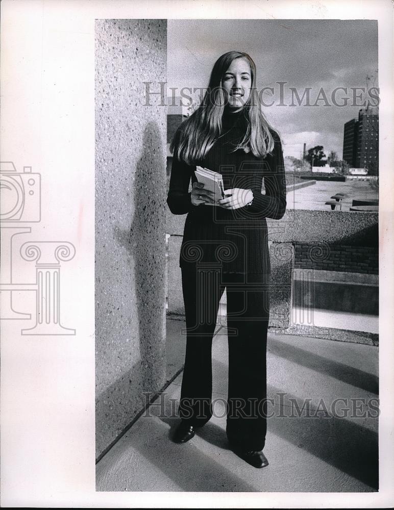 Press Photo Jane Duffy of North Olmsted, Ohio - Historic Images