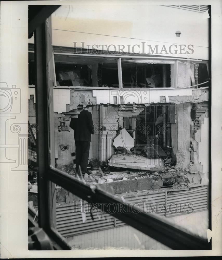 1962 Press Photo U.S. Embassy in Venezuela bombed by pro-Castro leftists - Historic Images