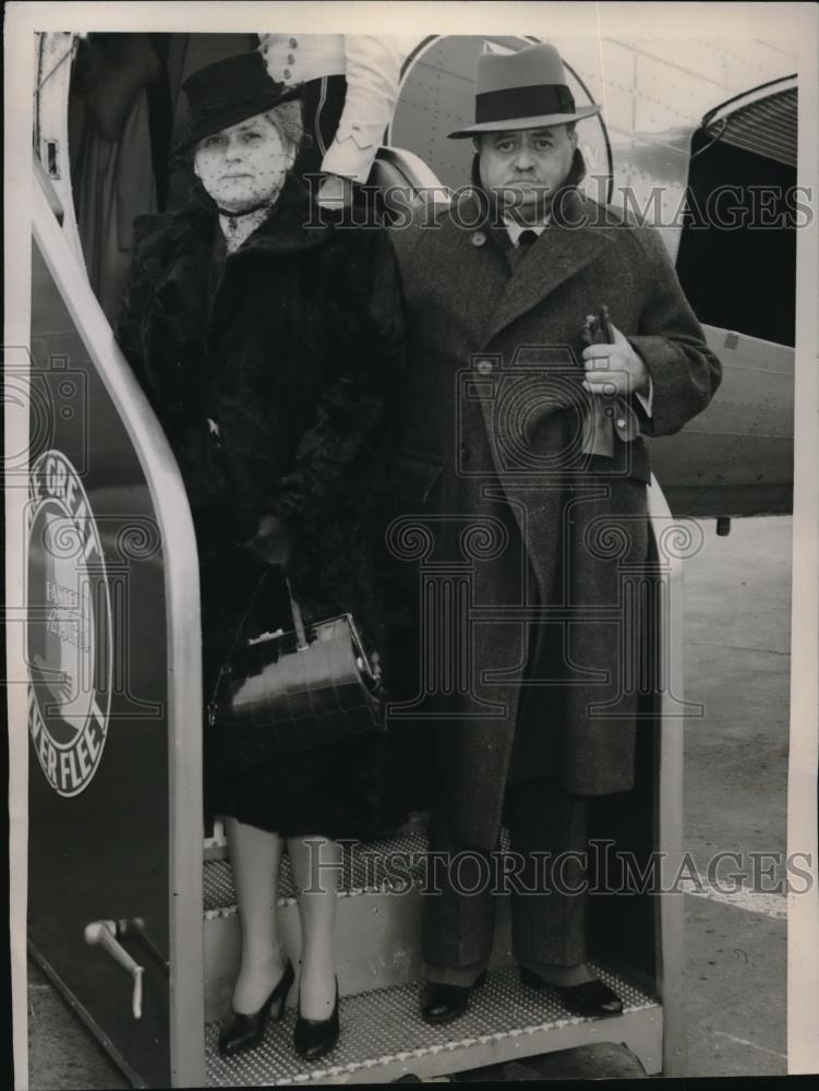 1940 Press Photo Chicago, Oscar Benavides, ex Pres. of Peru &amp; his wife - Historic Images