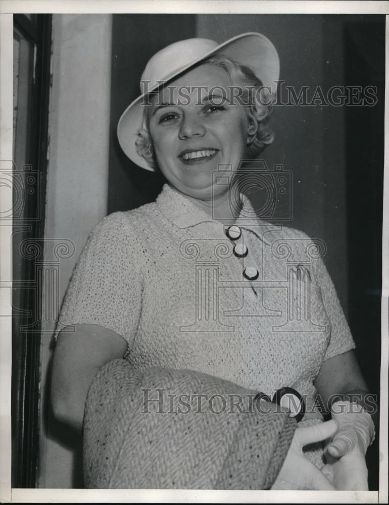 1937 Press Photo Mrs. Eva Martin Hutton in Court Seeking Custody of Child - Historic Images