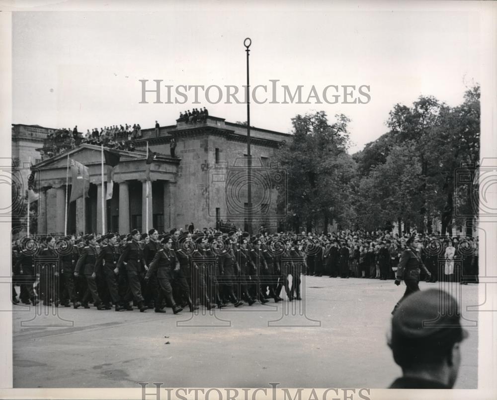 1952 Press Photo Russian trained police force marches in Berlin, Germany - Historic Images