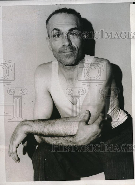 1934 Press Photo Cloyd Phillips Arrested On Suspicion Of Robbery Of Dynamite - Historic Images