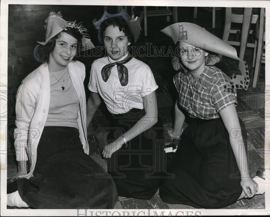 1953 Press Photo Carol Vasenko, Cindy Cotton, Gloria Stoner - Historic Images