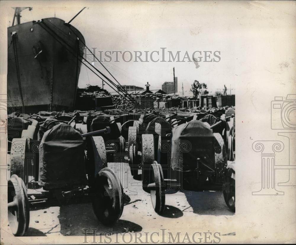 1945 Press Photo Farm Tractors Brought to Greece by UNRRA From the US - Historic Images