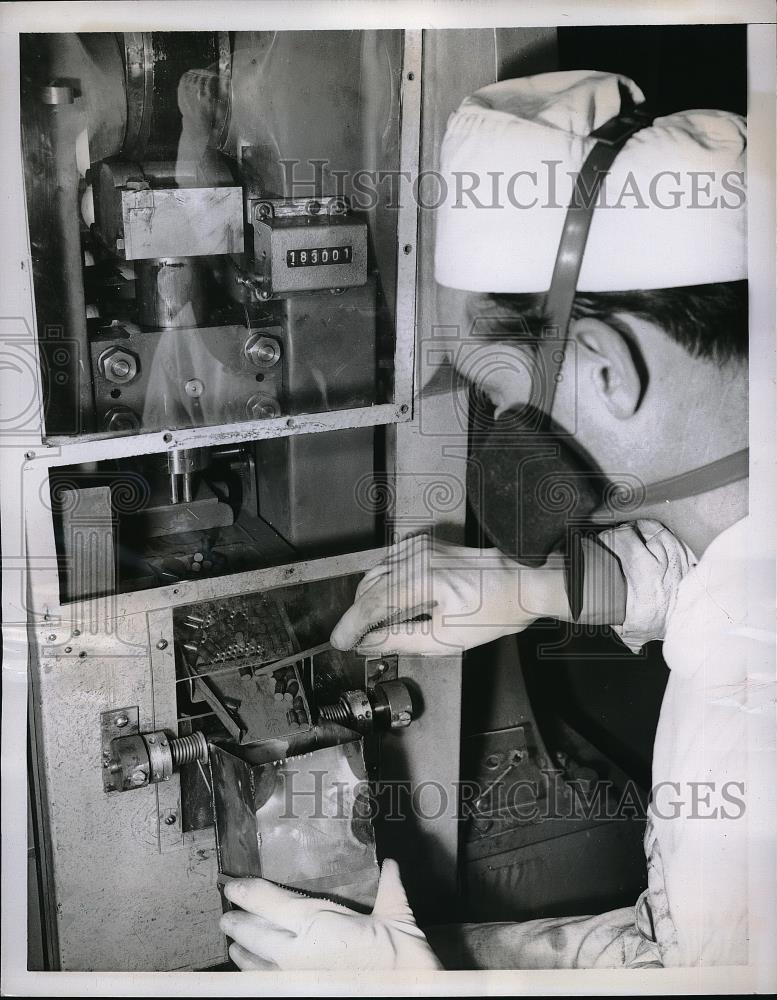 1959 Press Photo Nuclear plant worker at Corbeville, France - Historic Images