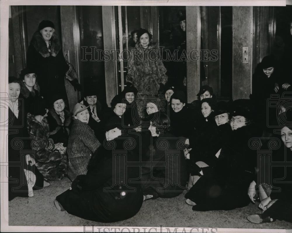 1937 Press Photo Intl Ladies Garment Workers strike in Kansas City, Mo - Historic Images