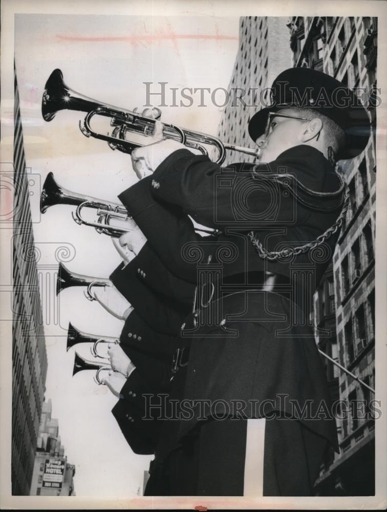 1959 Press Photo Buglers Playing In St Francis Xavier Band In New York - Historic Images