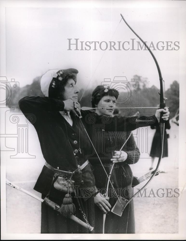 1955 Press Photo Lady Archer Mrs. Hilda Overton - Historic Images