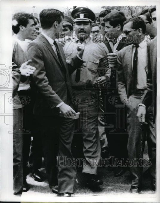 1967 Press Photo students protest President Raul Leoni's get tough policy - Historic Images