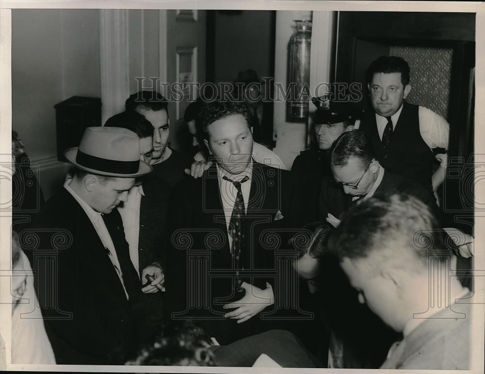 1938 Press Photo Abe Klein Leader of Truck Strike walked out in City Hall. - Historic Images