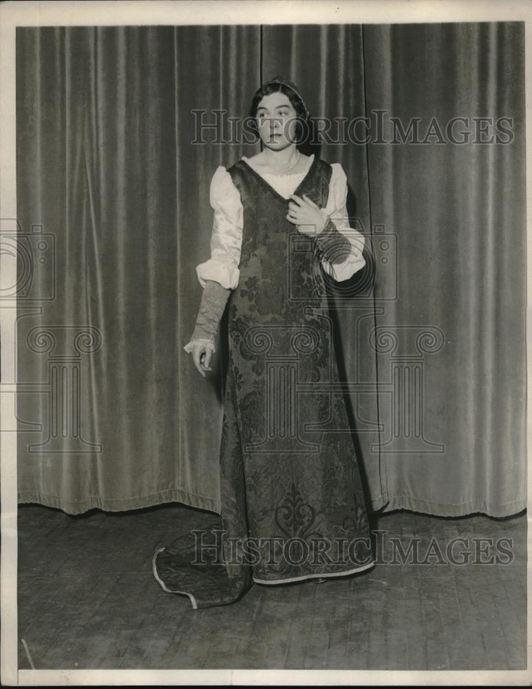 1930 Press Photo Joy Trumbull in Dress Rehearsal for Beaux Arts Ball Renaissance - Historic Images