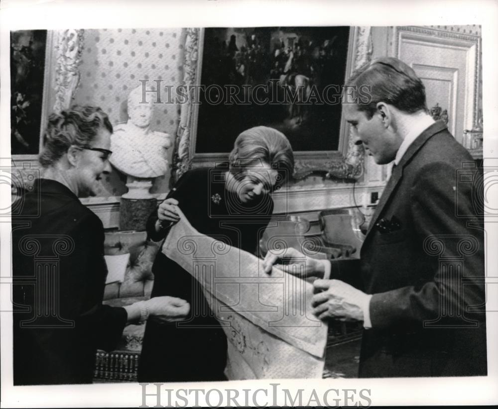 1966 Press Photo Princess Beatrix and her fiance Claus Von Amsberg at Soestdijk - Historic Images