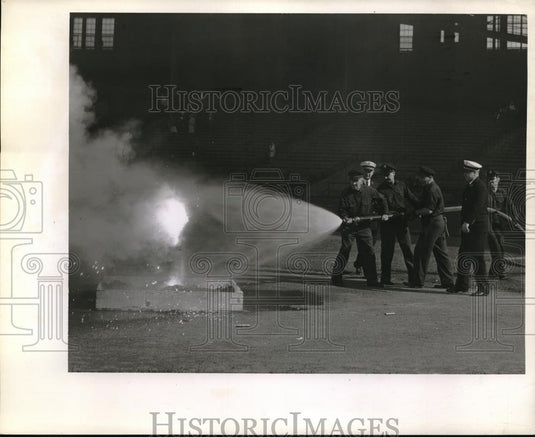 1941 Press Photo Police fight fire with hose - Historic Images
