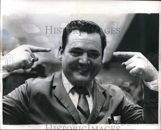 1970 Press Photo Richard Dovner, Telephone Clerk fod Brokerage house of Clark. - Historic Images