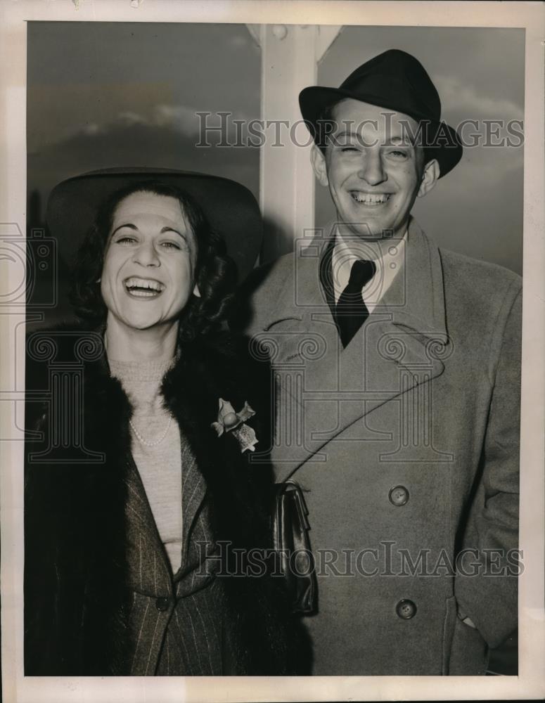 1940 Press Photo Mr &amp; Mrs J. Becessi, author of Sixteen Days - Historic Images