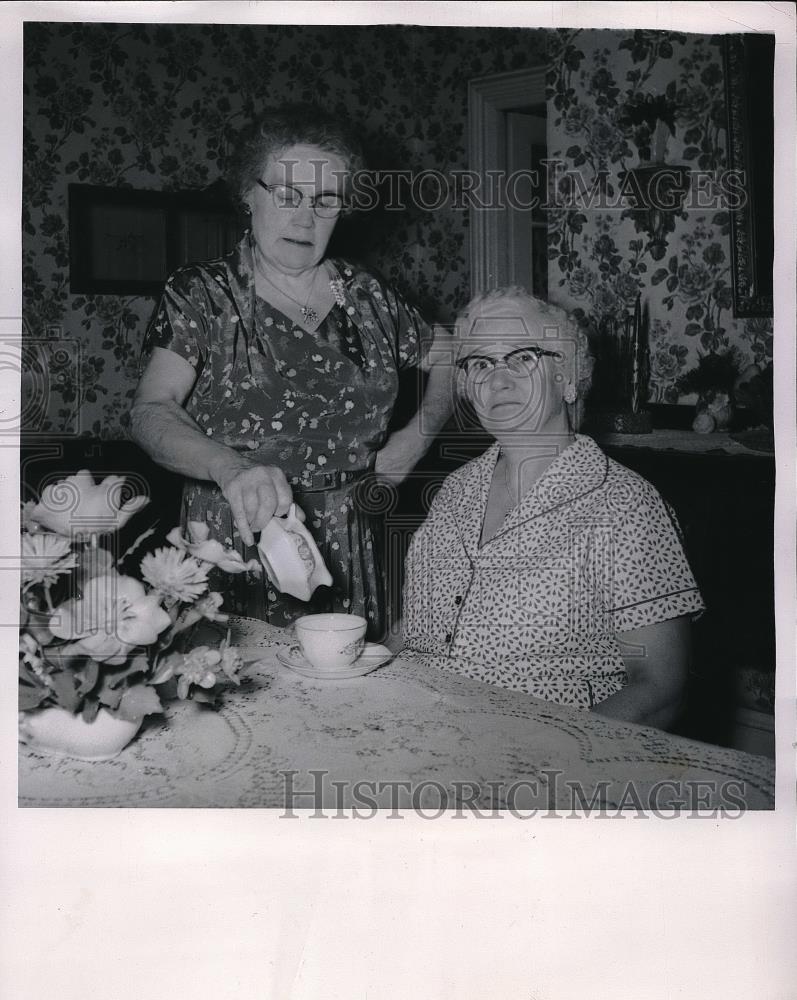 1955 Press Photo Mary A. Davis &amp; Sarah L. Davis, Retirees of Bethlehem Steel Co. - Historic Images