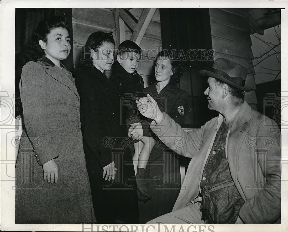 1942 Press Photo Frederick Ferreria Named Hero of Day on Steamer Buarque - Historic Images