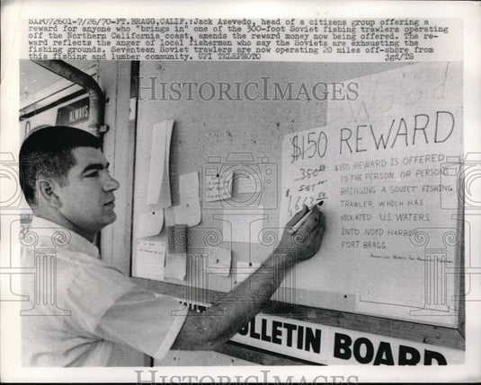 1970 Press Photo Jack Azevedo offers award for 300-foot Soviet Fish Trawlers - Historic Images