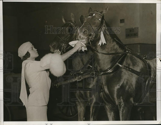 1932 Press Photo Mrs Locke Brown & winning horse Dumbreack Princess - Historic Images