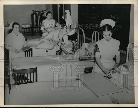 Press Photo City Hospital, Kay & Nurses McHenry, Fair, & Collins, Bedside Manner - Historic Images