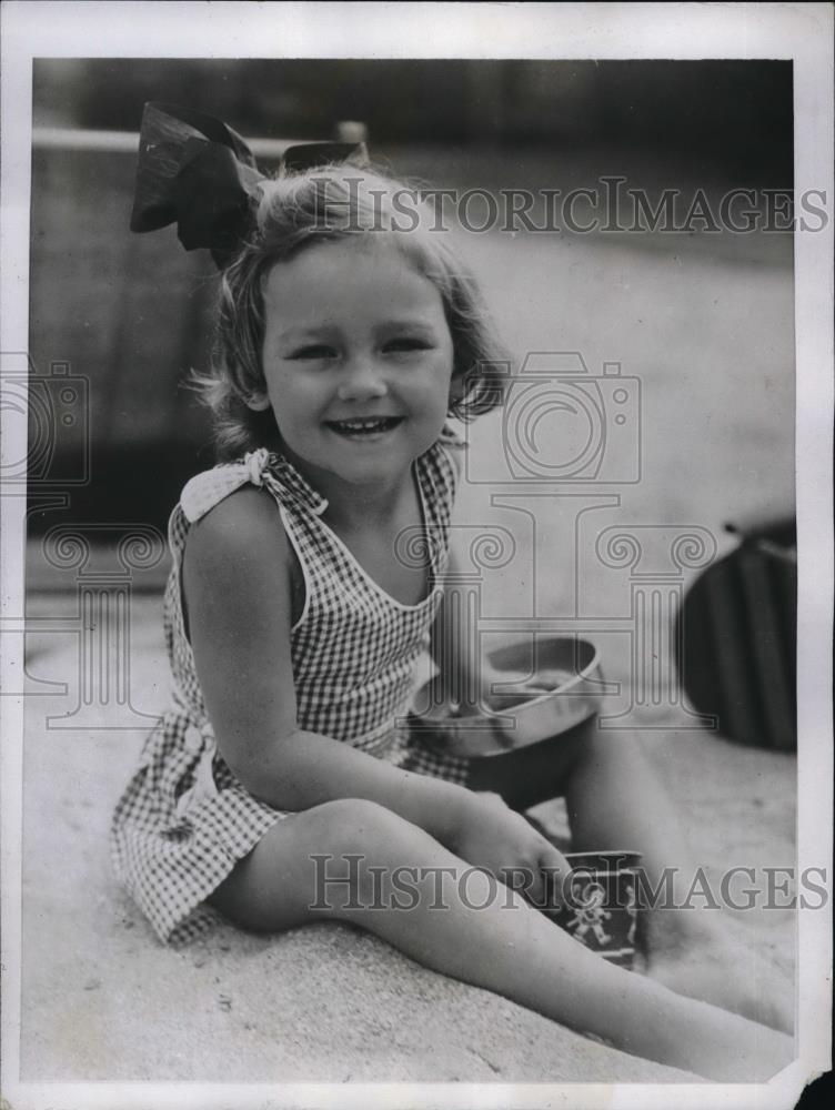 1934 Press Photo Peggy Abel of NYC at beach in Miami Beach, Fla. - Historic Images