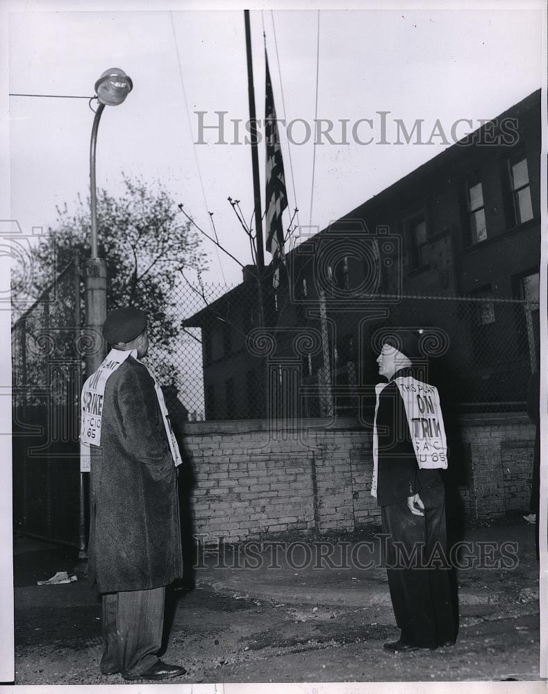 1952 Press Photo Chicago, Ill. striking CIO US Steel workers - Historic Images