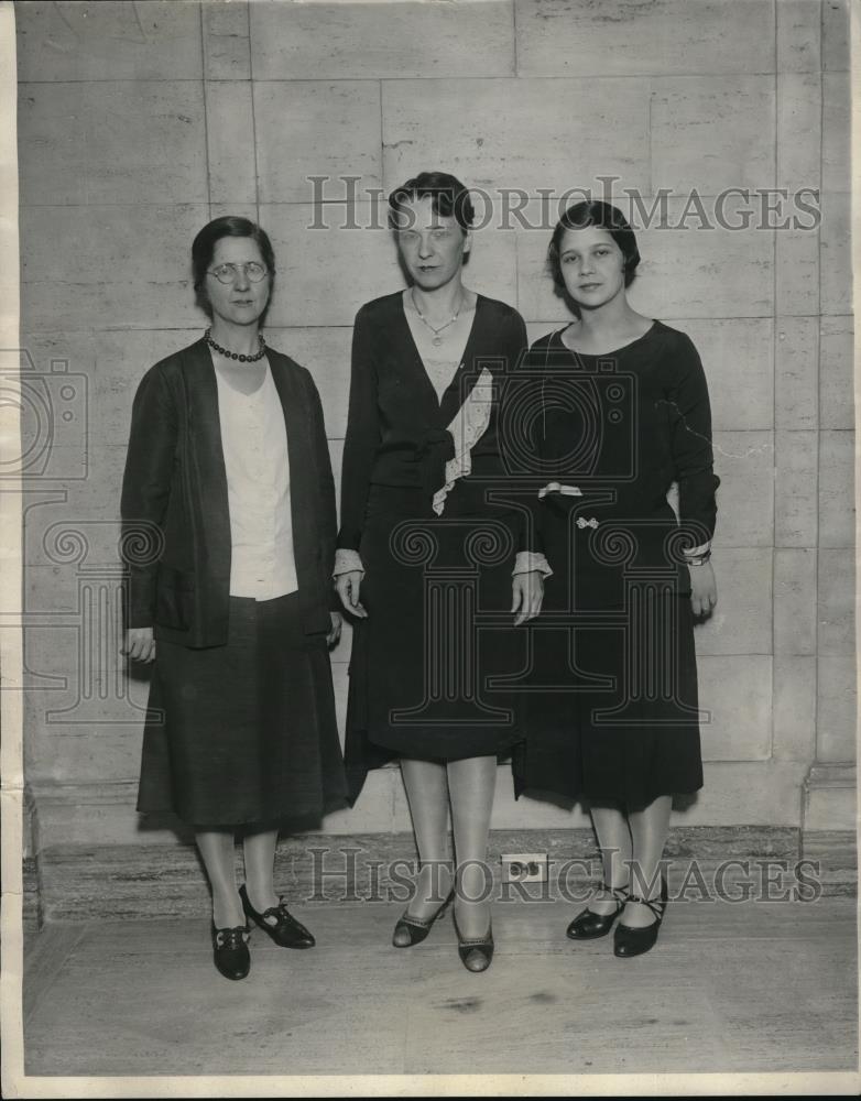 1930 Press Photo Olda Moore,Ina Dye, Mary Sellarole, Alpha Epsilon sorority - Historic Images