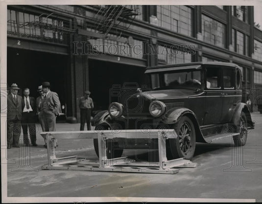 1936 Press Photo Barrier in Chicago street to protect workers from cars - Historic Images