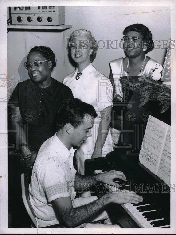 Press Photo Cleveland, Fairview Park party,L Davis,R Hoag,M Harris,J Donahue - Historic Images