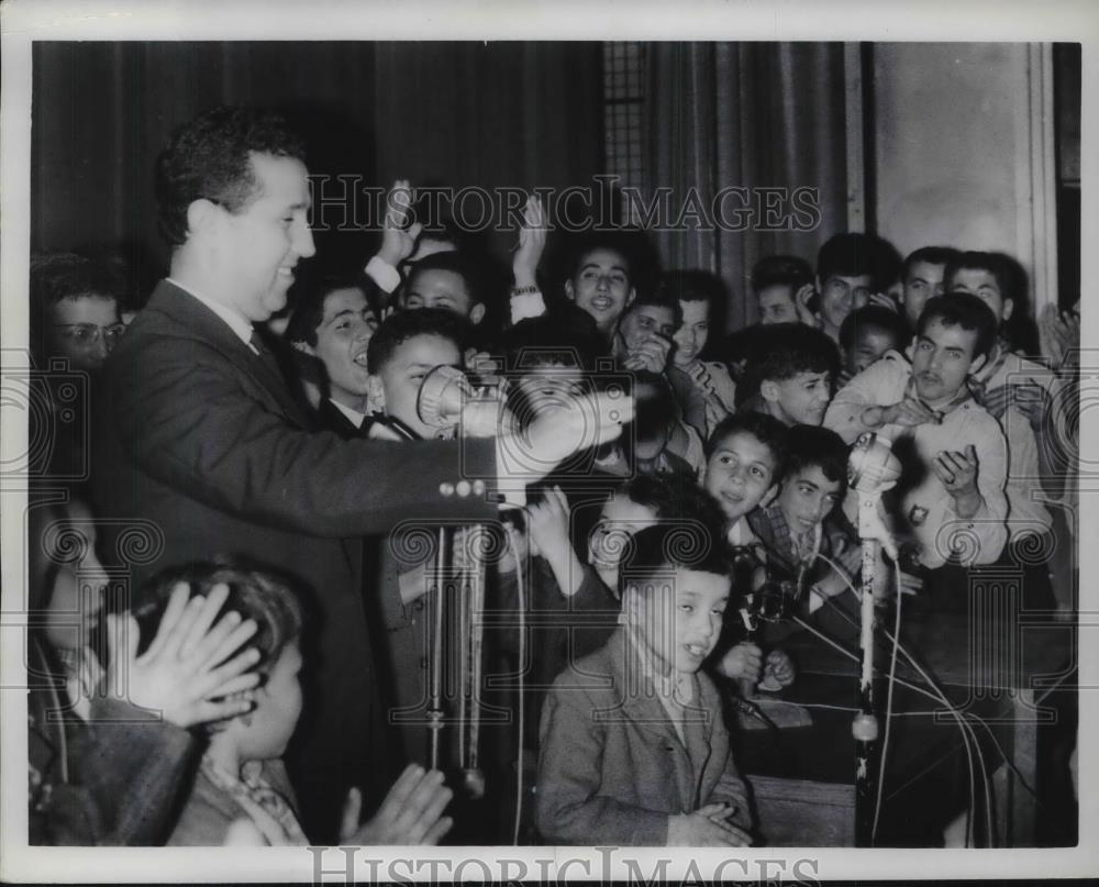 1963 Press Photo Algerian Premier Mohamed Ben Bella Talks With School Children - Historic Images