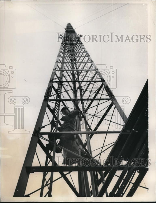 1959 Press Photo Topeka, Kansas Frank Miller repairs TV tower - Historic Images