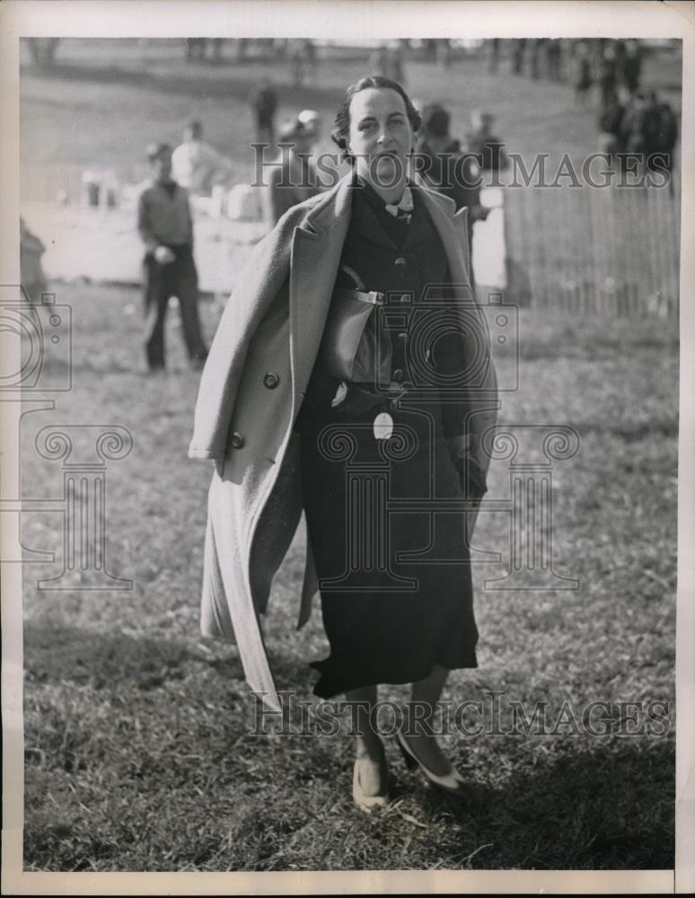 1937 Press Photo Mrs Frederick Alexandre Monmouth County Hunt Racing Assn - Historic Images