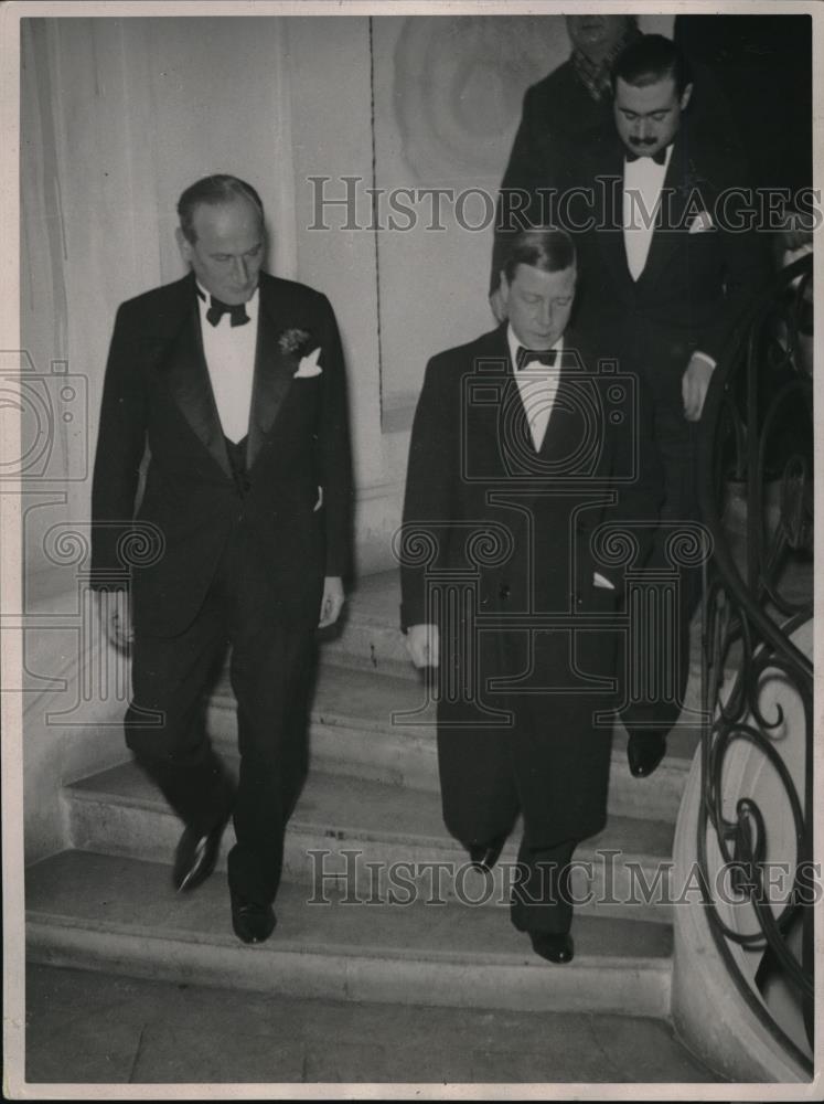 1937 Press Photo Duke Of Windsor&amp; Percy Philip Anglo America Press Assoc Banquet - Historic Images