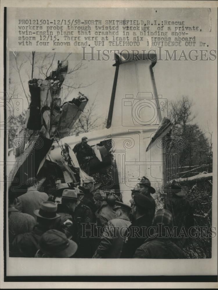 1958 Press Photo Rescue Workers Probe Through Wreckage Of Crashed - Historic Images