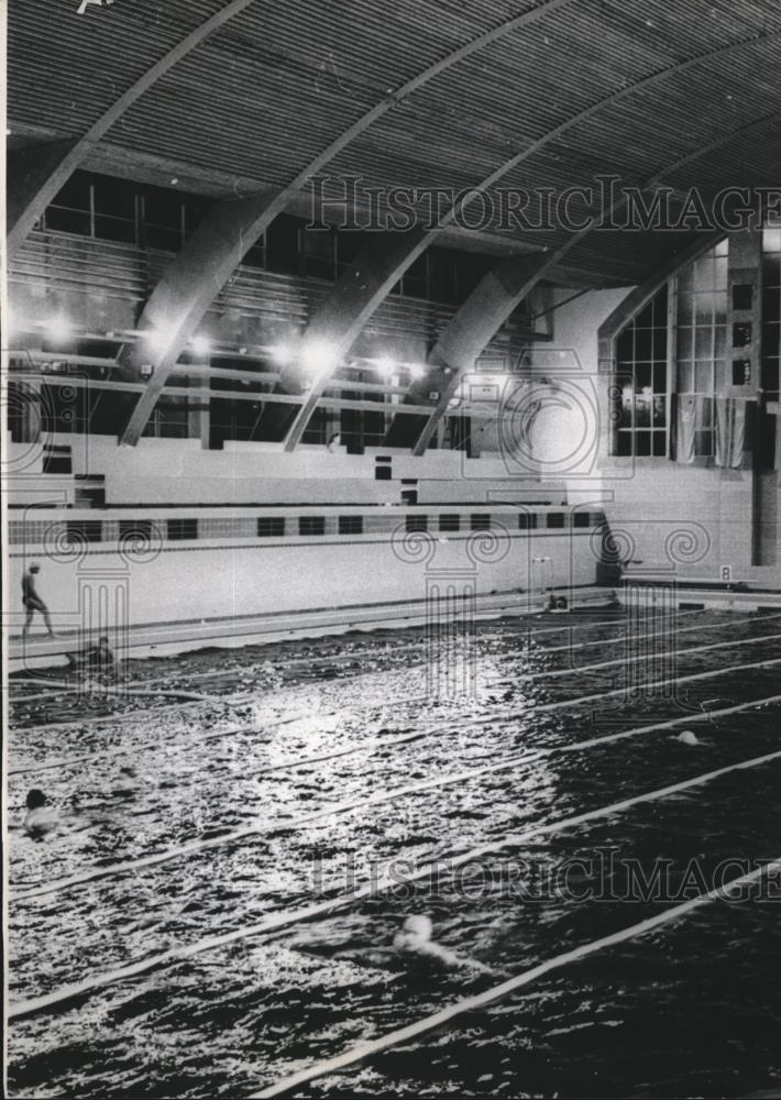 1966 Press Photo Scene from the inside of the one of the largest swimming pool - Historic Images